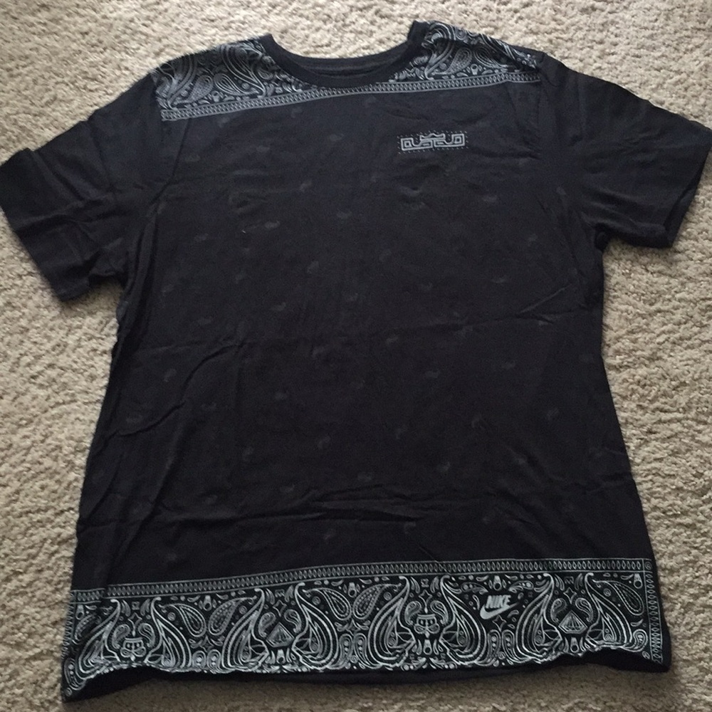 Men’s black XXL nike tee
